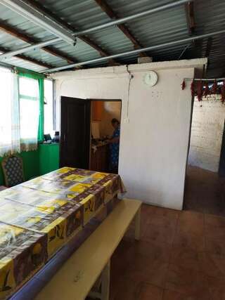 Гостевой дом Отдых у Марго Гагра Трехместный номер с основными удобствами и общей ванной комнатой-8