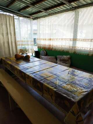 Гостевой дом Отдых у Марго Гагра Трехместный номер с основными удобствами и общей ванной комнатой-9