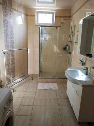 Гостевой дом Отдых у Марго Гагра Двухместный номер с 1 кроватью и общей ванной комнатой-16