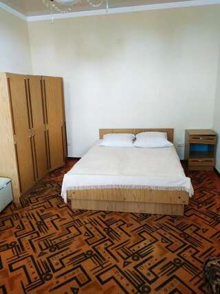 Гостевой дом Отдых у Марго Гагра Четырехместный номер с общей ванной комнатой-19