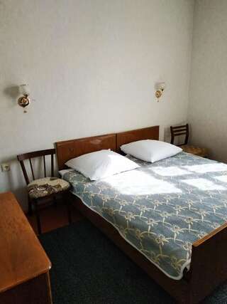 Гостевой дом Отдых у Марго Гагра Трехместный номер с основными удобствами и общей ванной комнатой-19