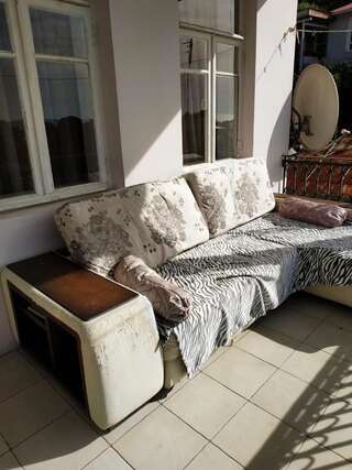 Гостевой дом Отдых у Марго Гагра Трехместный номер с основными удобствами и общей ванной комнатой-25