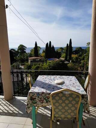 Гостевой дом Отдых у Марго Гагра Трехместный номер с основными удобствами и общей ванной комнатой-28