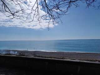 Гостевой дом Отдых у Марго Гагра Трехместный номер с основными удобствами и общей ванной комнатой-34